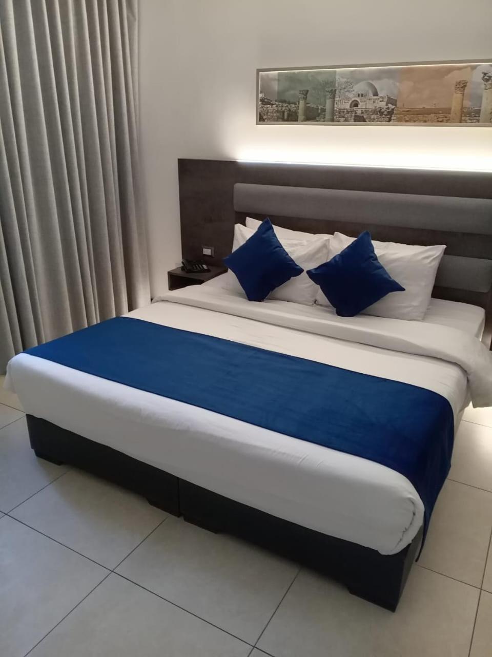Liv Weibdeh Hotel Suites Amman Dış mekan fotoğraf